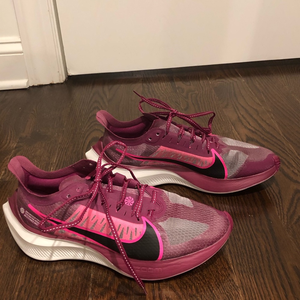 Womens Nike Air Zoom Gravity Running Shoe